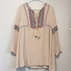 En Créme tan detailed dress